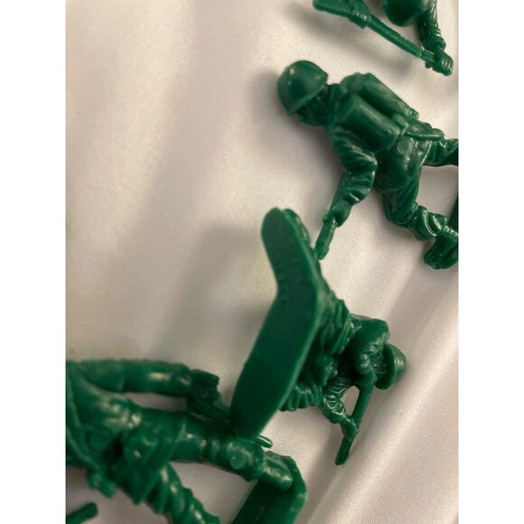 Schylling Classic Toy Soldier Set With 40 Green Army Men Figures - Picture 10 of 16